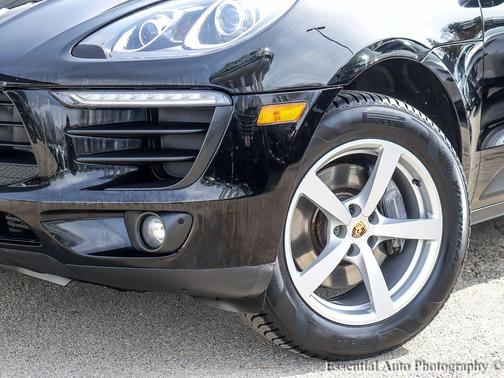 Black 2018 Porsche Macan Macan