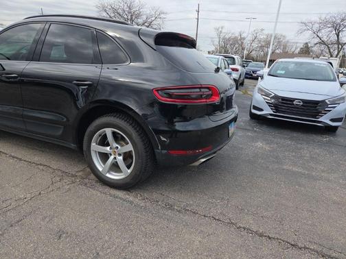 Black 2018 Porsche Macan Macan