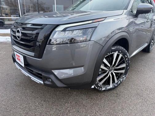 2025 Nissan Pathfinder Platinum 4WD