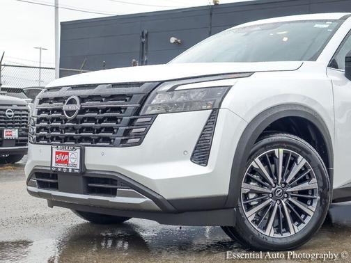 Everest White Pearl Tricoat 2026 Nissan Pathfinder Platinum