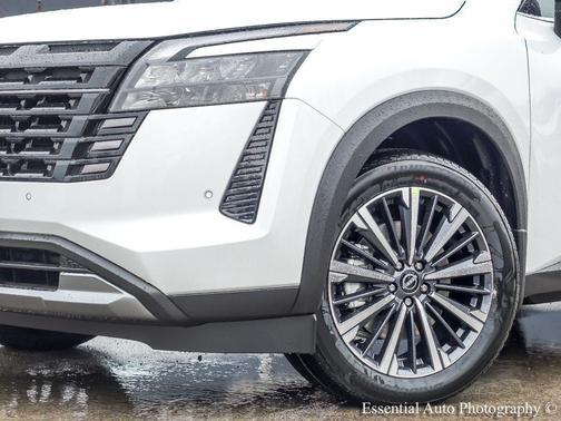 Everest White Pearl Tricoat 2026 Nissan Pathfinder Platinum