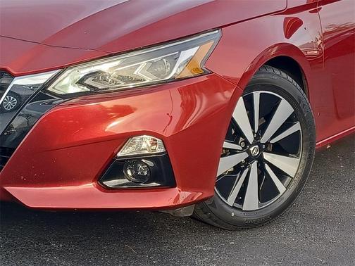 Photo 3 of 28 of 2021 Nissan Altima 2.5 SL
