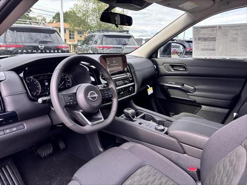 2025 Nissan Pathfinder SV 4WD