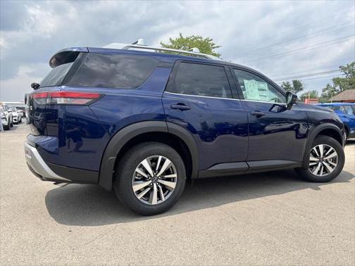 2025 Nissan Pathfinder SL 4WD