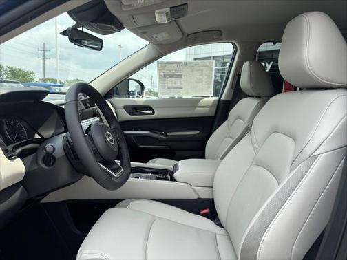 2025 Nissan Pathfinder SL 4WD