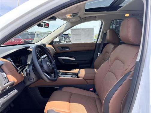 2025 Nissan Pathfinder Platinum 4WD