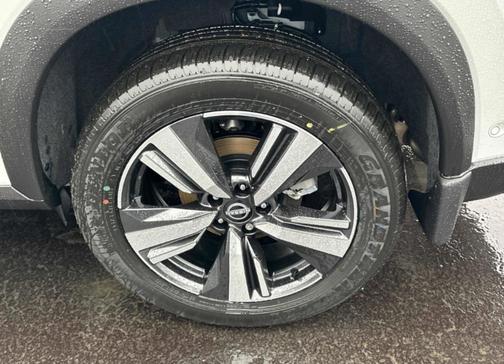 Everest White Pearl 2025 Nissan Rogue SV