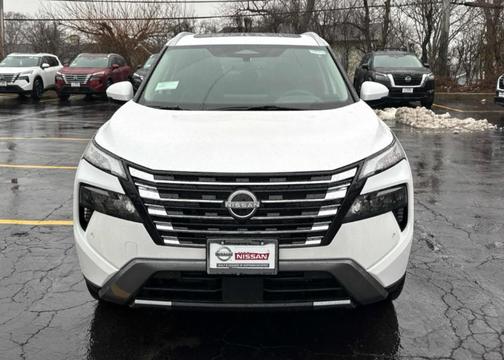 Everest White Pearl 2025 Nissan Rogue SV
