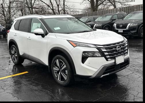 Everest White Pearl 2025 Nissan Rogue SV