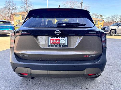2025 Nissan Kicks SR