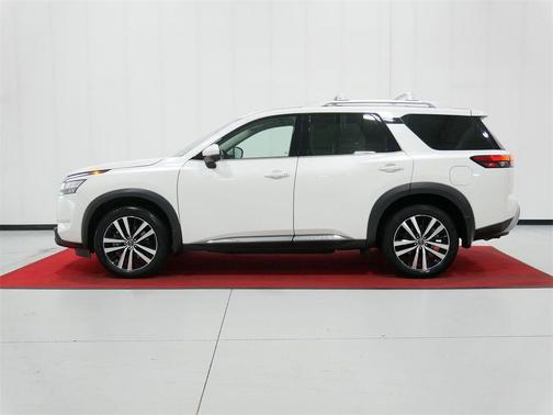 2023 Nissan Pathfinder SL 4WD
