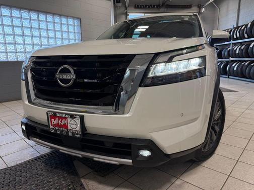 2023 Nissan Pathfinder SL 4WD
