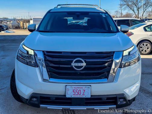 2023 Nissan Pathfinder SL 4WD