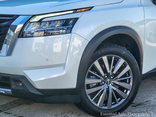 2023 Nissan Pathfinder SL 4WD