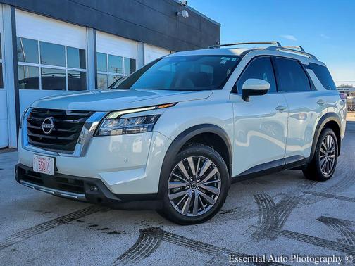 2023 Nissan Pathfinder SL 4WD