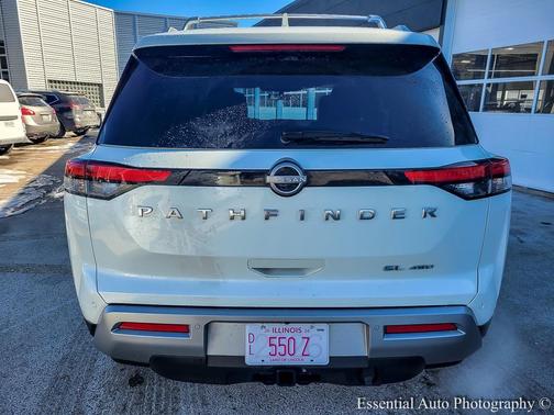2023 Nissan Pathfinder SL 4WD