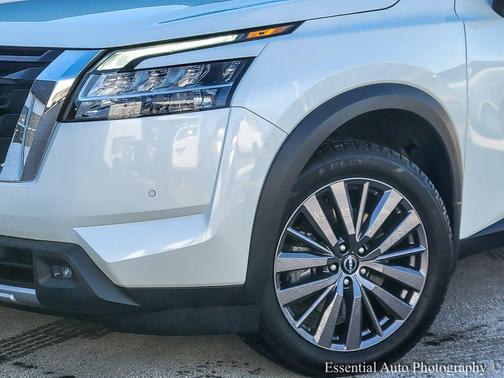 2023 Nissan Pathfinder SL 4WD