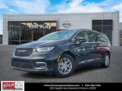 Brilliant Black Crystal Pearlcoat 2023 Chrysler Pacifica Touring L