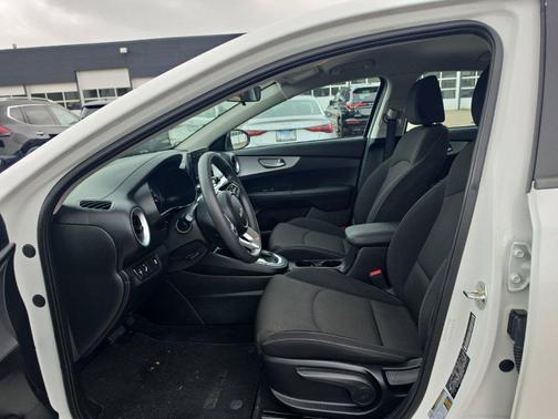Snow White Pearl 2023 Kia Forte LXS