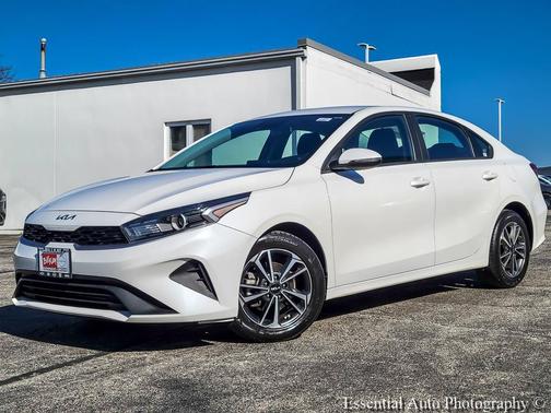 Snow White Pearl 2023 Kia Forte LXS