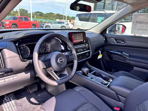 2025 Nissan Pathfinder SV 4WD