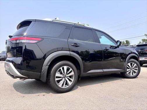 2023 Nissan Pathfinder SL 4WD