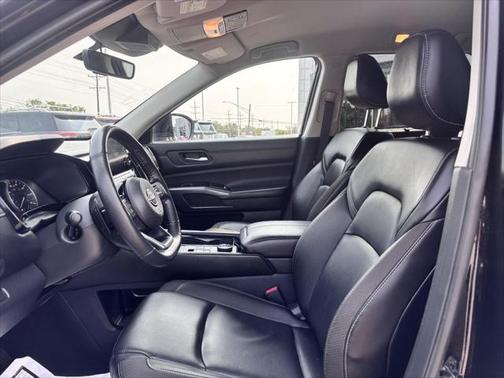 2023 Nissan Pathfinder SL 4WD