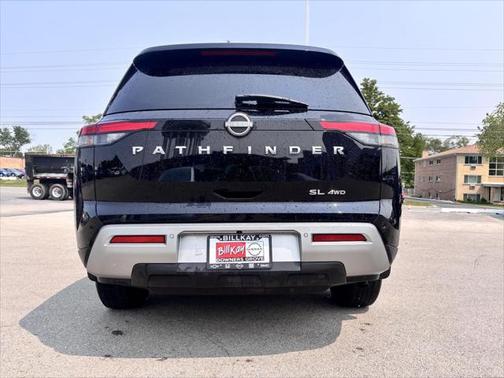 2023 Nissan Pathfinder SL 4WD
