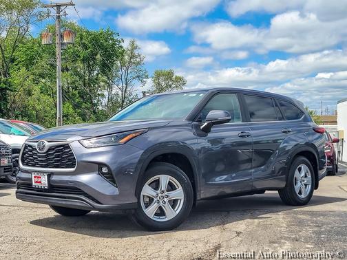 Magnetic Gray Metallic 2023 Toyota Highlander LE