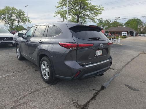 Magnetic Gray Metallic 2023 Toyota Highlander LE