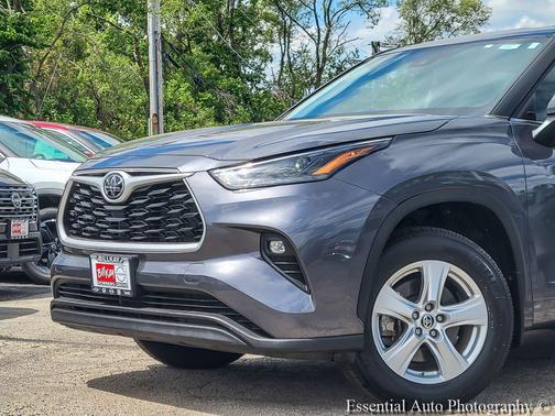 Magnetic Gray Metallic 2023 Toyota Highlander LE