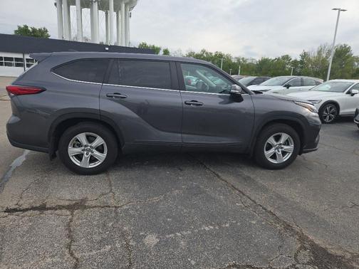 Magnetic Gray Metallic 2023 Toyota Highlander LE
