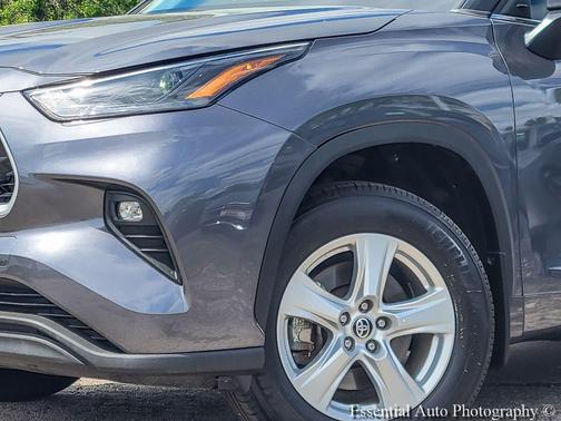 Magnetic Gray Metallic 2023 Toyota Highlander LE