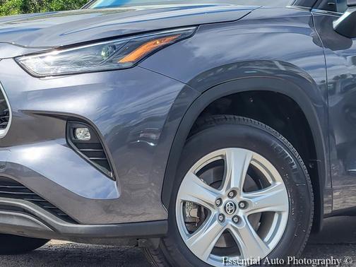 Magnetic Gray Metallic 2023 Toyota Highlander LE