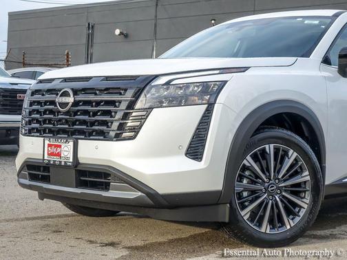 Everest White Pearl Tricoat 2026 Nissan Pathfinder Platinum