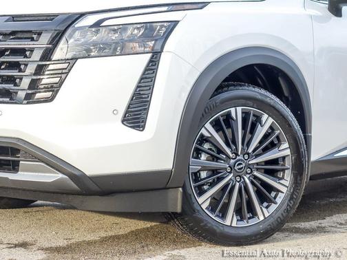 Everest White Pearl Tricoat 2026 Nissan Pathfinder Platinum