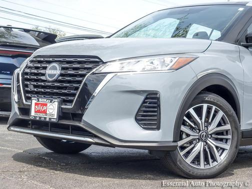 Gray/Super Black 2024 Nissan Kicks SV