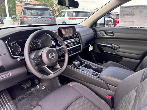 2025 Nissan Pathfinder SV 4WD