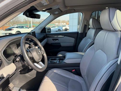 2023 Honda Pilot AWD Elite