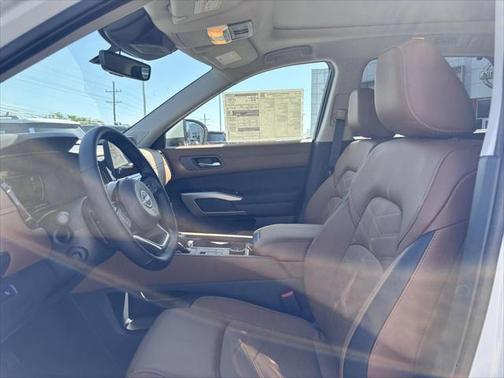 2025 Nissan Pathfinder Platinum 4WD