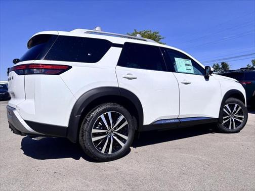 2025 Nissan Pathfinder Platinum 4WD
