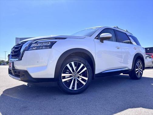 2025 Nissan Pathfinder Platinum 4WD