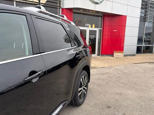 2025 Nissan Pathfinder Platinum 4WD