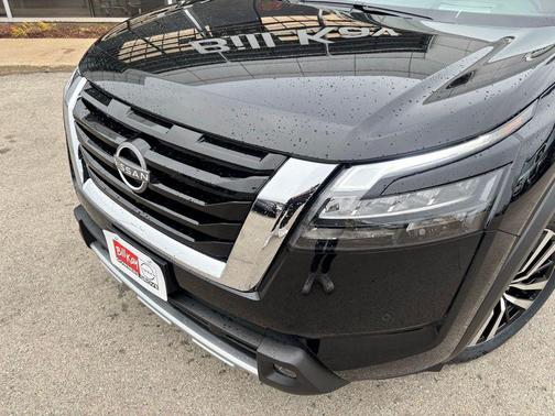 2025 Nissan Pathfinder Platinum 4WD