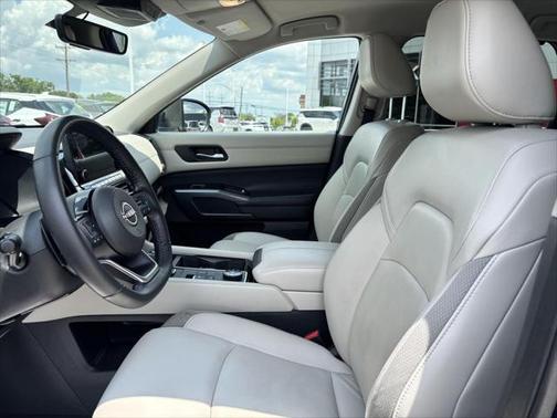 2023 Nissan Pathfinder SL 4WD
