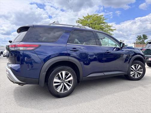 2023 Nissan Pathfinder SL 4WD