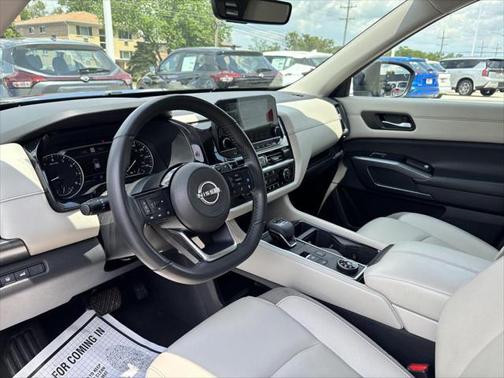 2023 Nissan Pathfinder SL 4WD