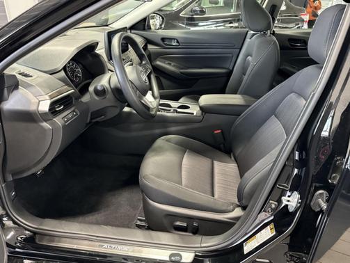 Super Black Clearcoat 2026 Nissan Altima 2.5 SV