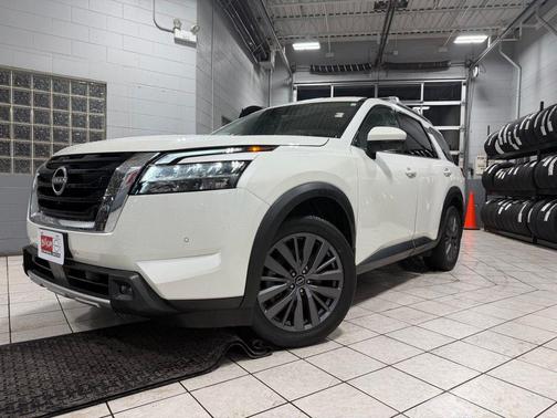 2023 Nissan Pathfinder SL 4WD