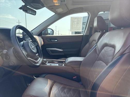 2023 Nissan Pathfinder Platinum 4WD